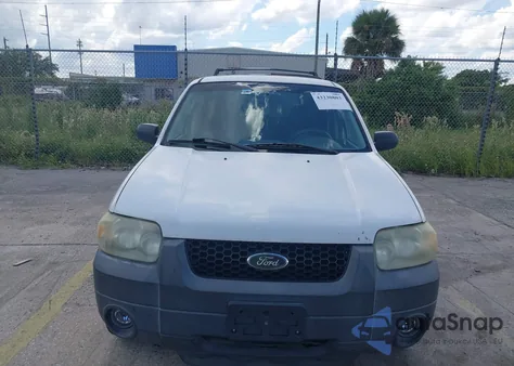 2005 Ford Escape Xlt z USA, uszkodzony, nr VIN 1FMYU031X5KB23968